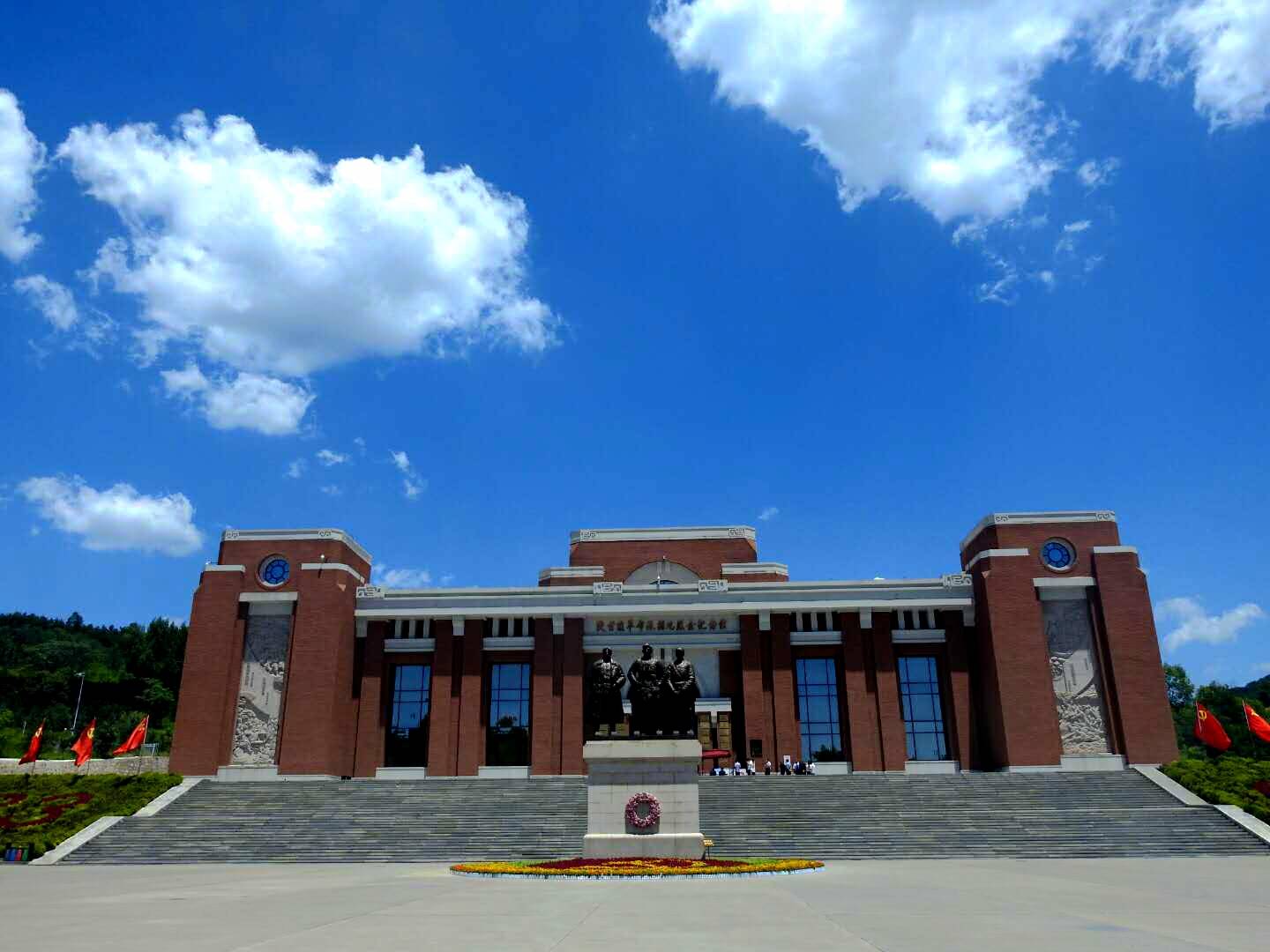 追寻红色记忆筑牢思想之基