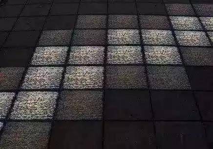 木材,透水混凝土,透水砖或是其他的装饰混凝土地面,多数都是由砖铺装
