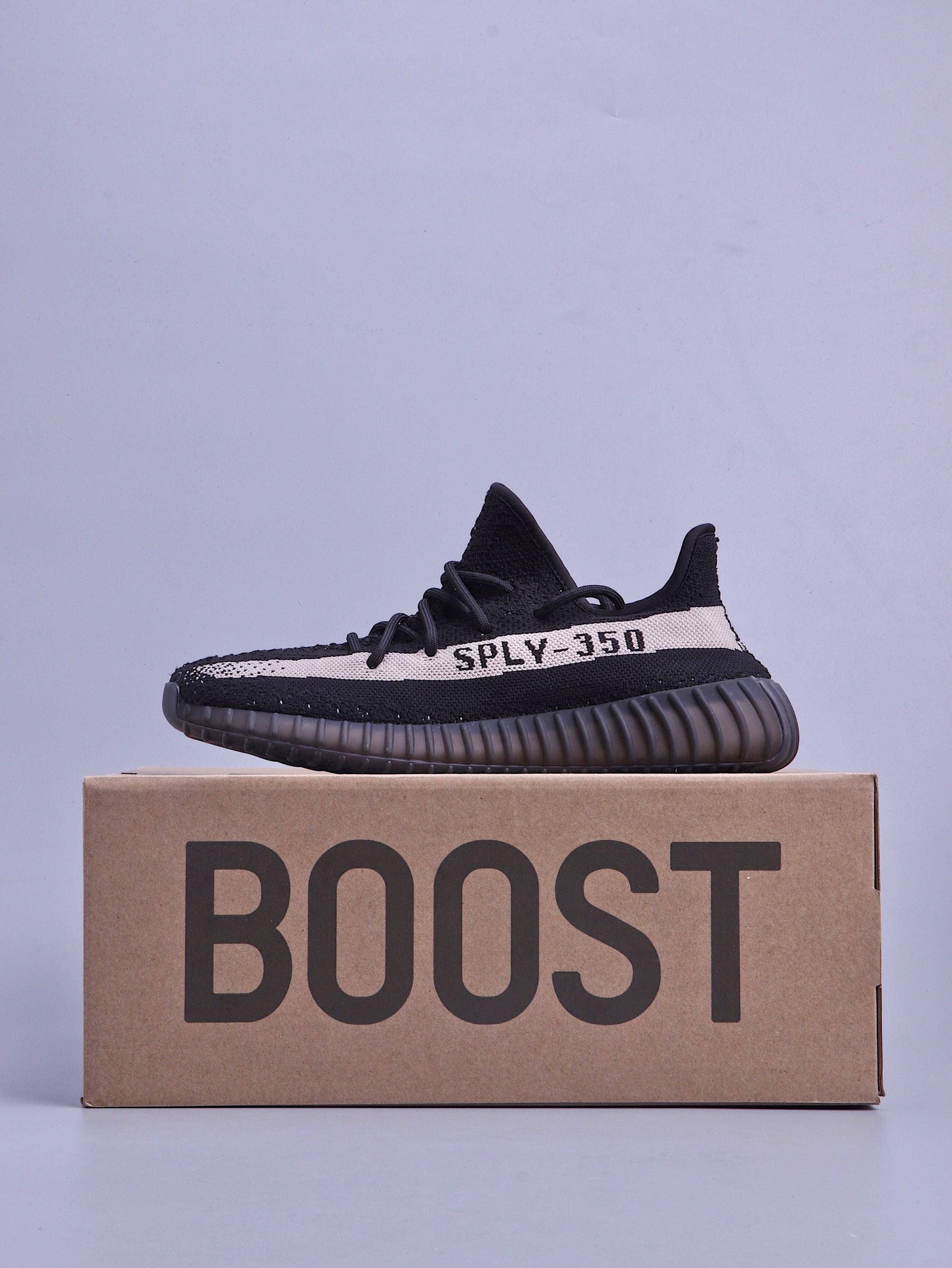 每日一椰yeezy boost 350 v2 黑白
