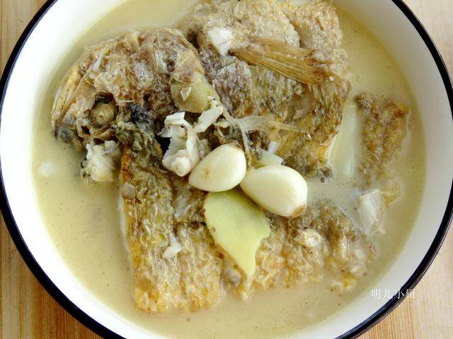 夏天宁可不吃肉也要多吃它,美味不上火,两分钟煮出浓白汤,超鲜_鱼汤