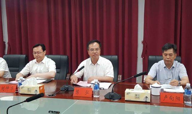 湘西州委书记叶红专,州人民政府副州长何益群,花垣县委书记罗明共同