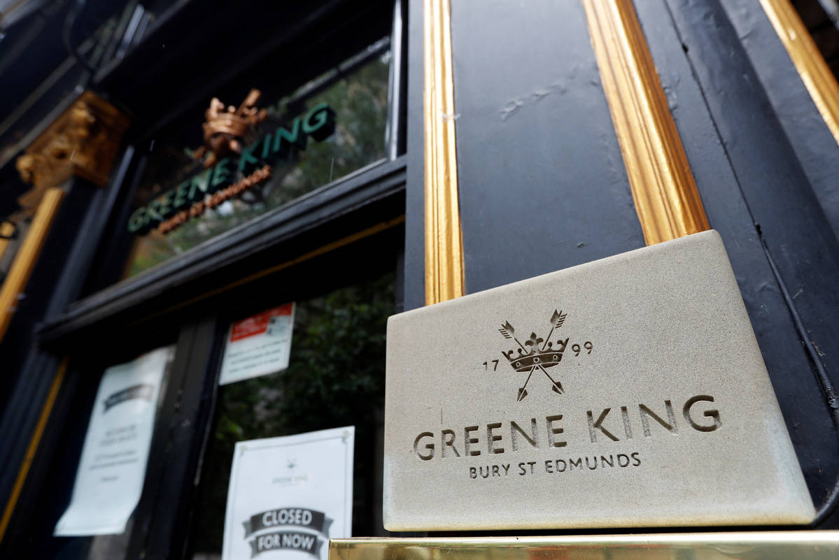 holmes pub)外面可以看到格林王(greene king)徽标