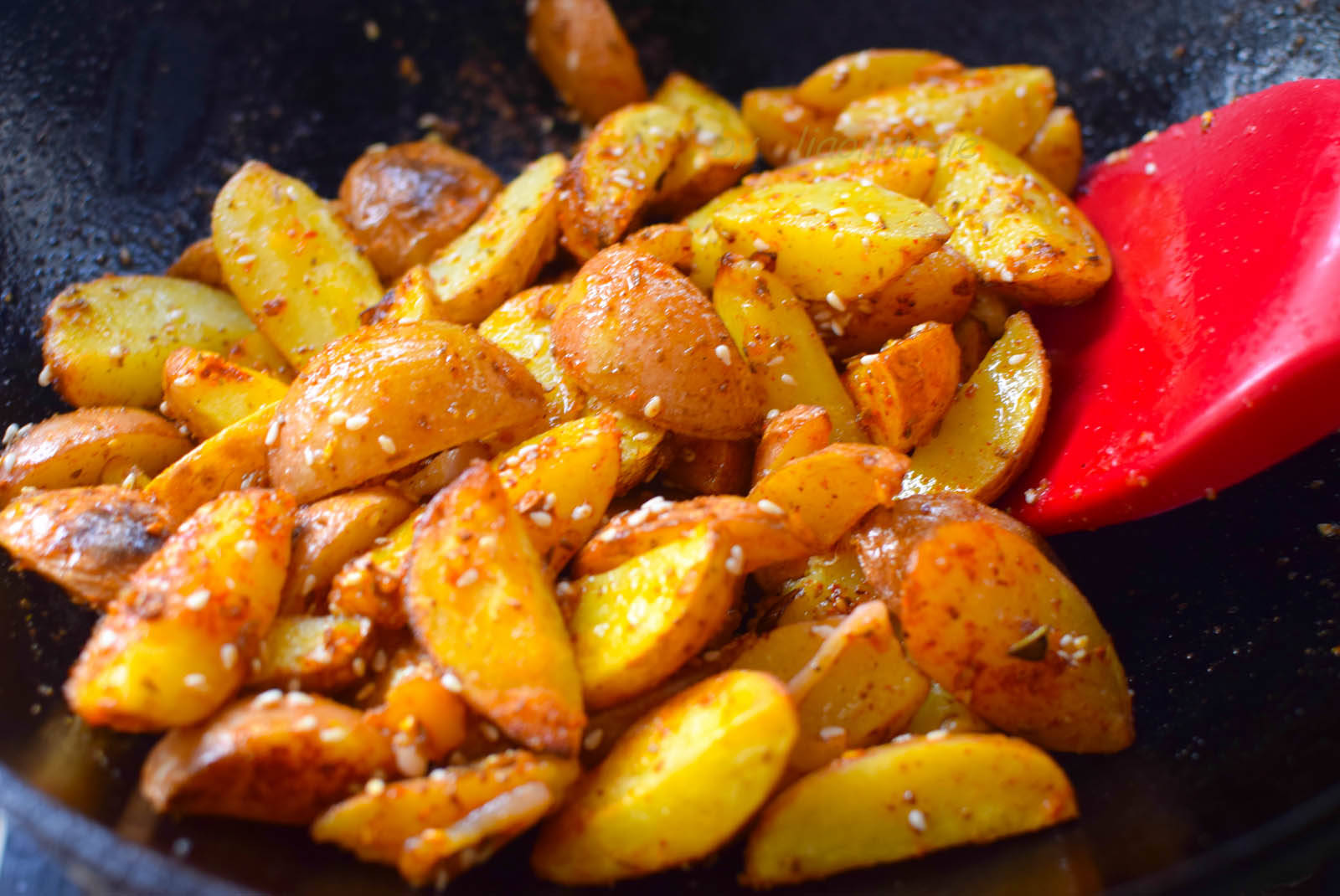 原创蟹姐用小土豆做好吃的,表皮酥香心里软糯,是饭也是菜,全家都爱