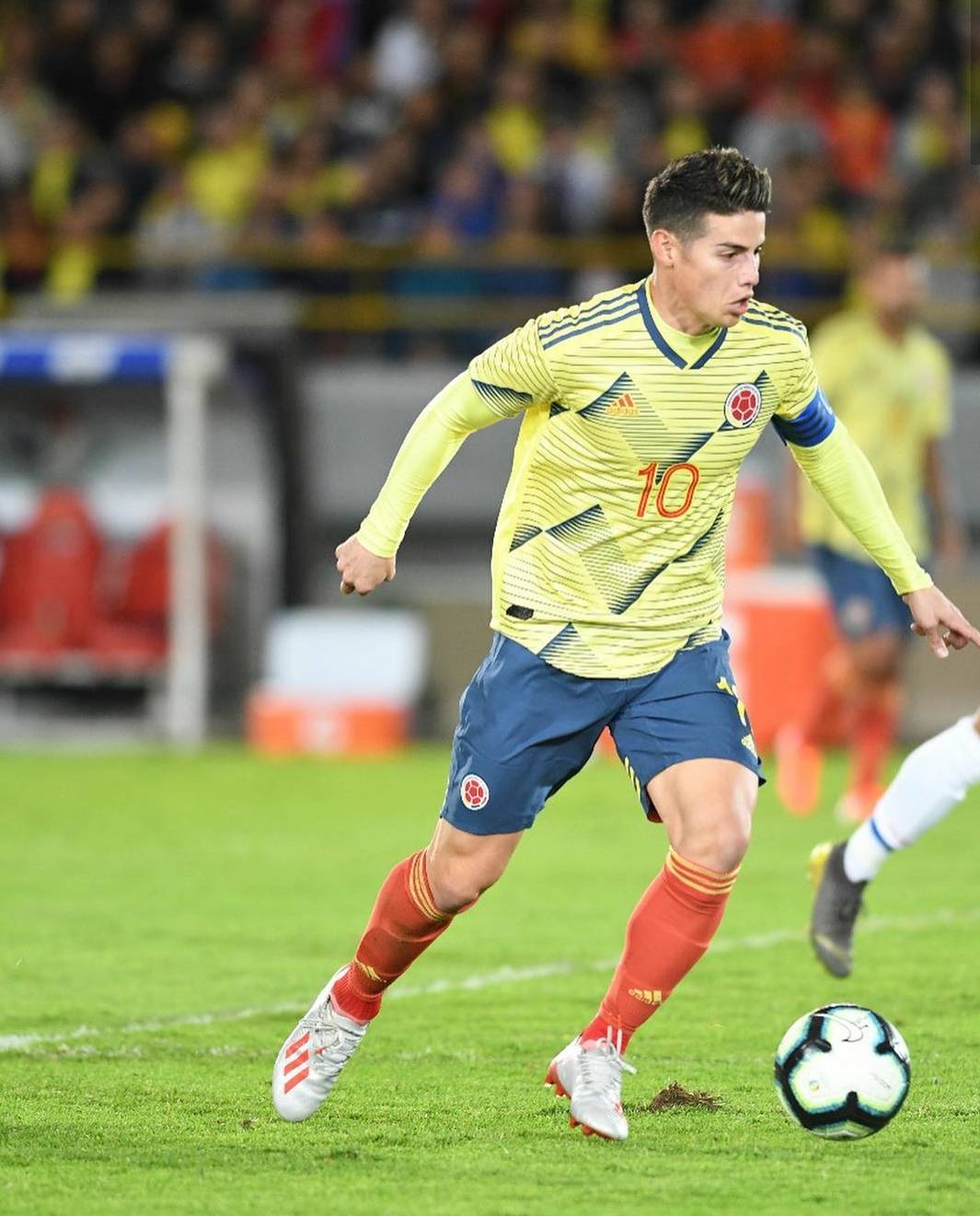 j罗离队方案出炉,皇马重新标价,哥伦比亚天王接近赴英超?_球员