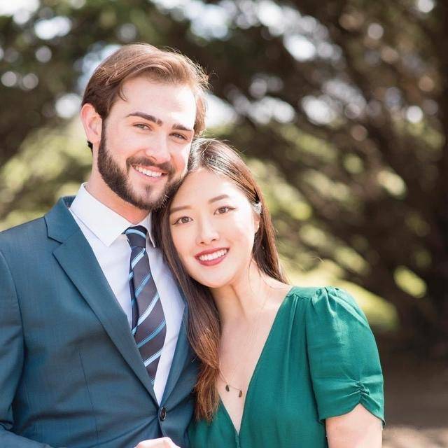 王羚本身这样优秀漂亮,又嫁给了西方的富豪贵族,王伟忠嫁女应该是留下