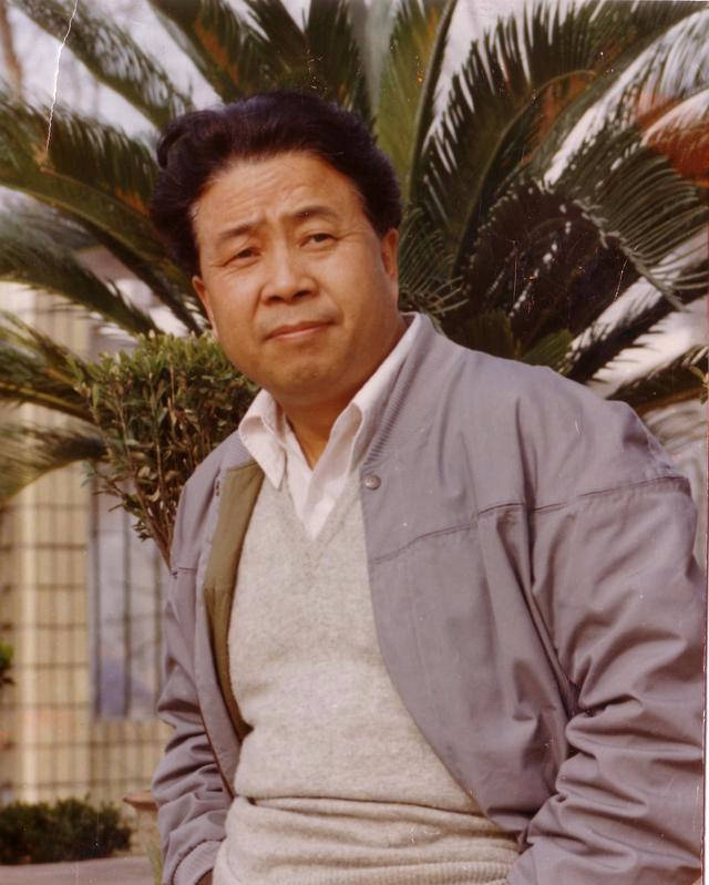 把张艺谋送上"影帝"宝座的吴天明:两个月你得给我掉20斤肉_大导演