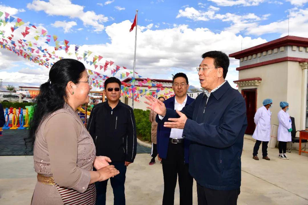 吴英杰在日喀则市桑珠孜区调研脱贫攻坚_群众