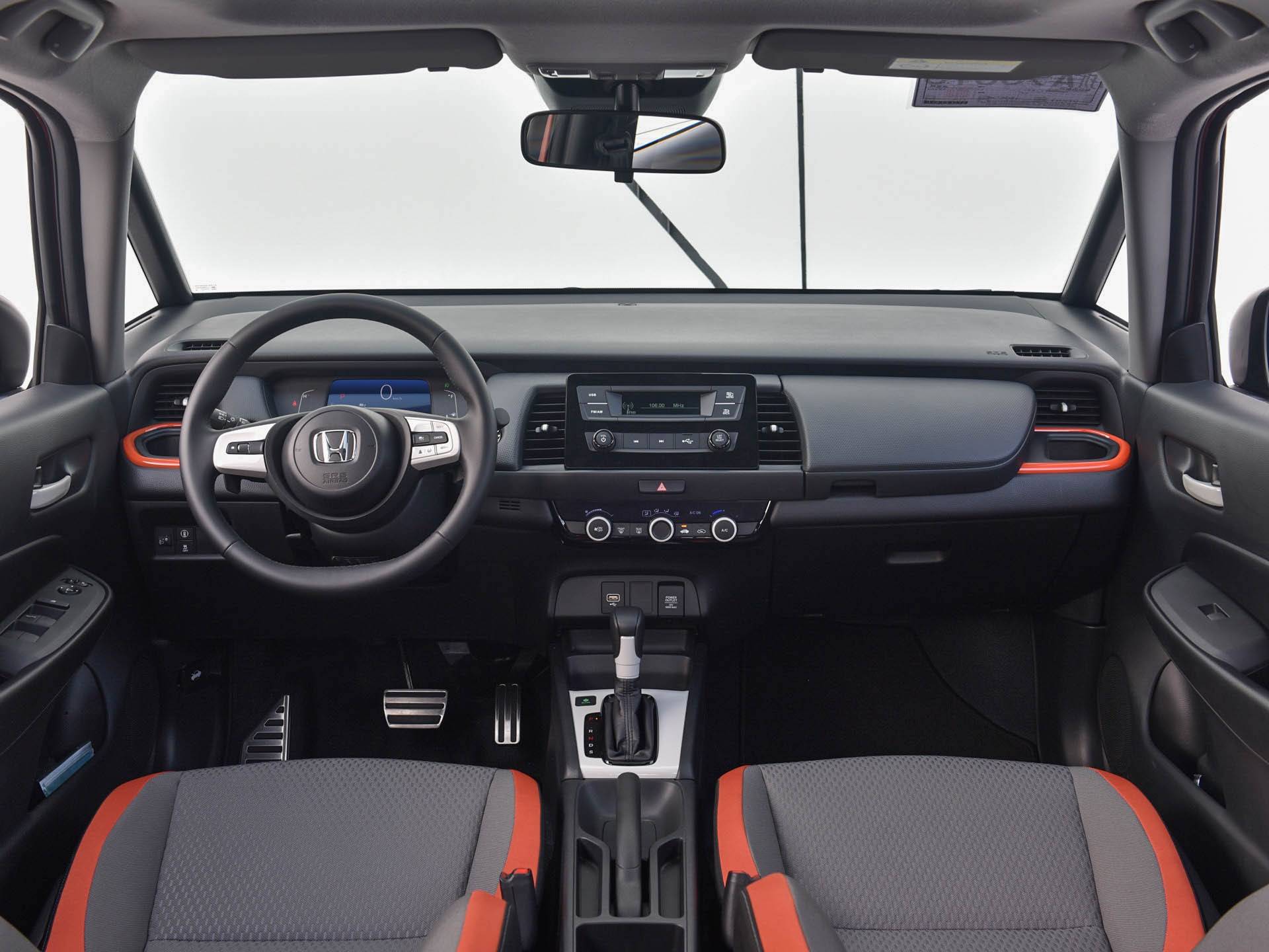 (crosstar)/引自汽车之家图库内饰方面,第四代飞度采用了全新的设计