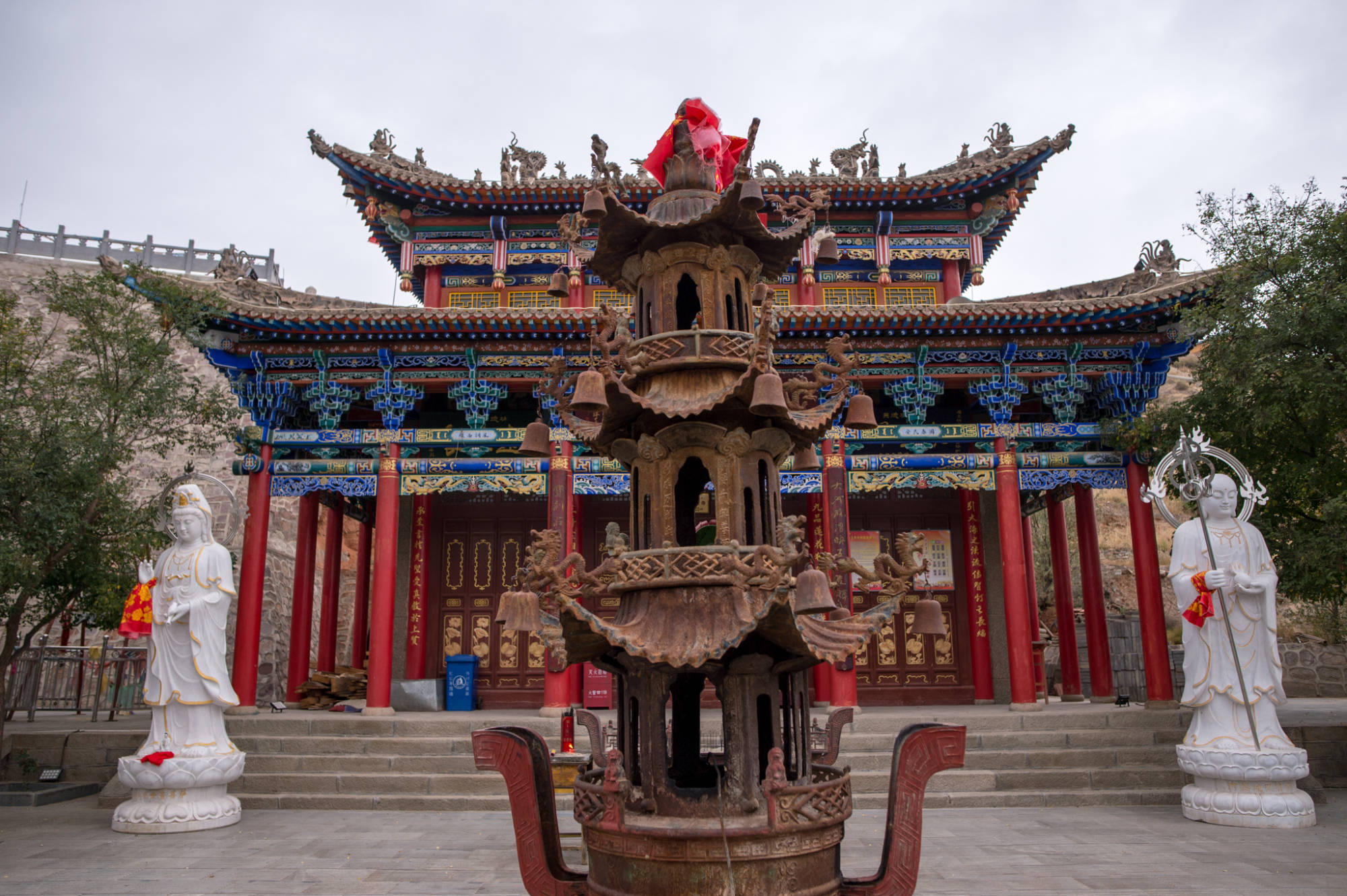 原创甘肃黄河边有一座古寺,藏有1500多年历史的石窟,知道的游客不多