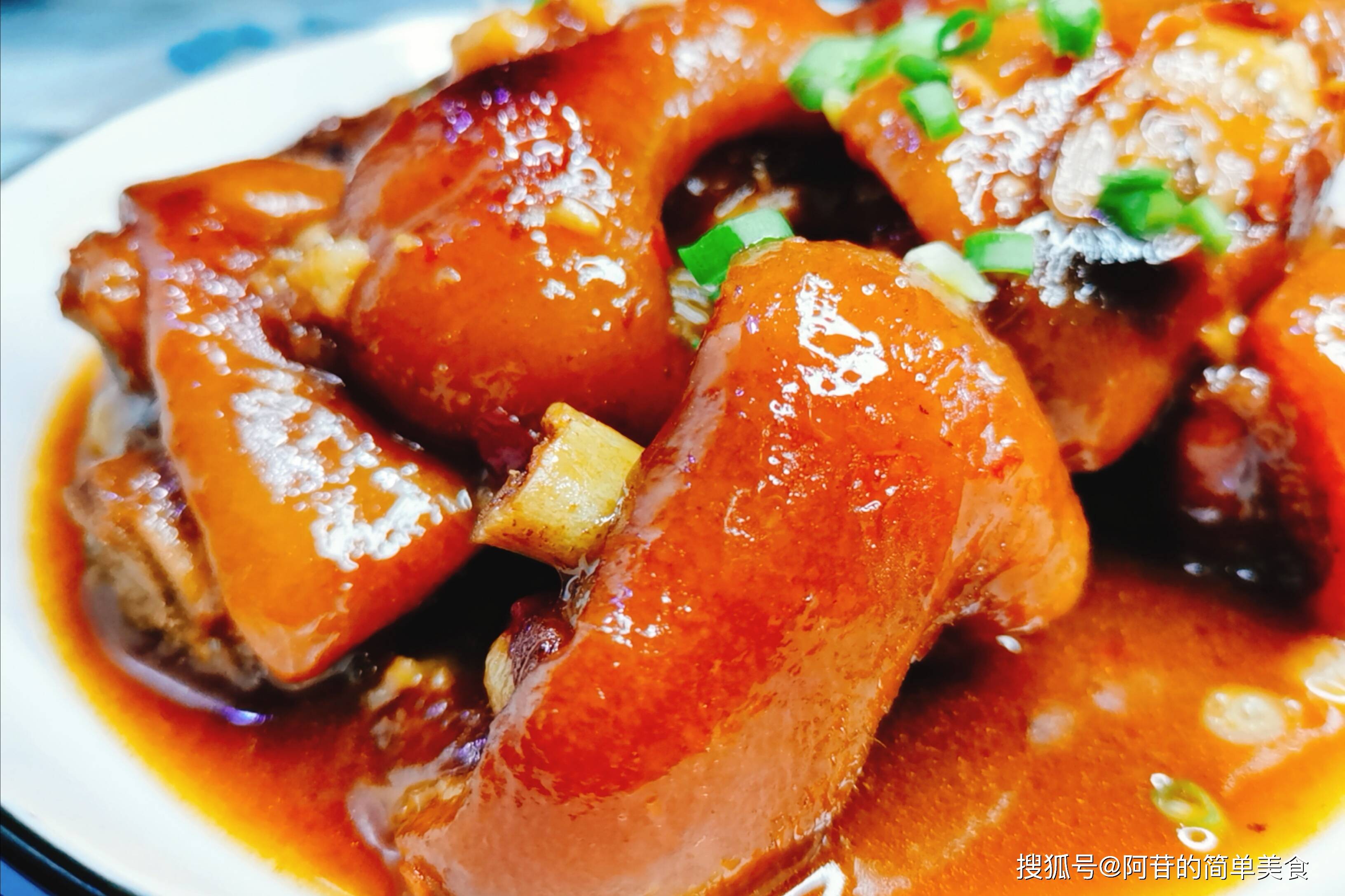 今天做的红烧猪蹄太好吃了,软糯鲜香,胶质满满,嘴都粘住了