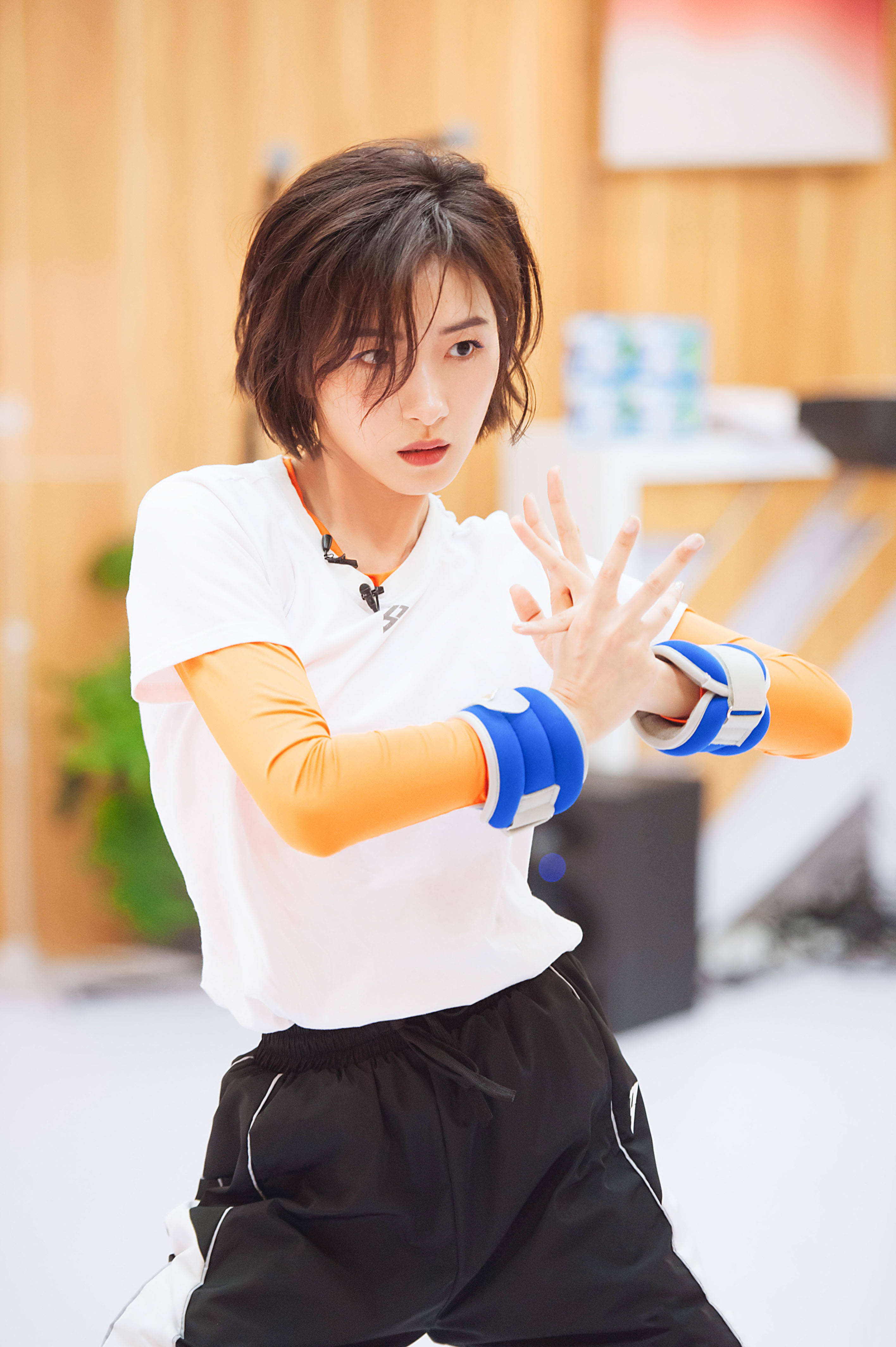 原创乘风破浪的姐姐万茜为什么会拿人气第1名张含韵居然会垫底