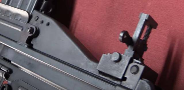 你觉得这是美国捷克式?不,这是斯通纳63a自动步枪