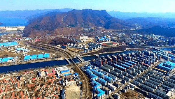 田师傅镇的交通十分发达,无论是高速公路还是铁路都应有尽有,对于当地