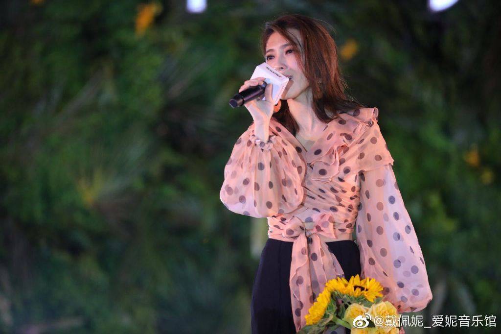 美女歌星戴佩妮的图集