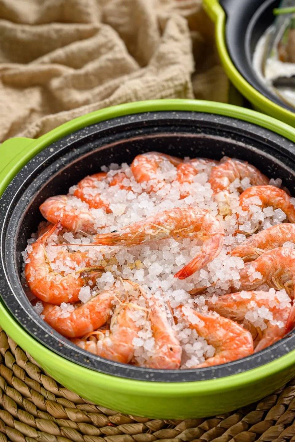 盐焗虾 看到这诱人的颜色了吗?