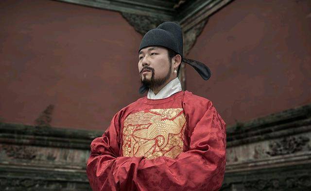 越王古法黄金|明朝男子化妆,簪花,戴耳环,皇帝带头穿女装