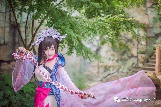 《秦時明月》紅蓮cos,眼神驚豔,腿長與氣場一米八!