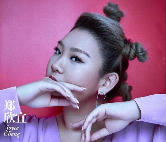 郑欣宜登时尚杂志封面,自信满满,将继承巨额遗产