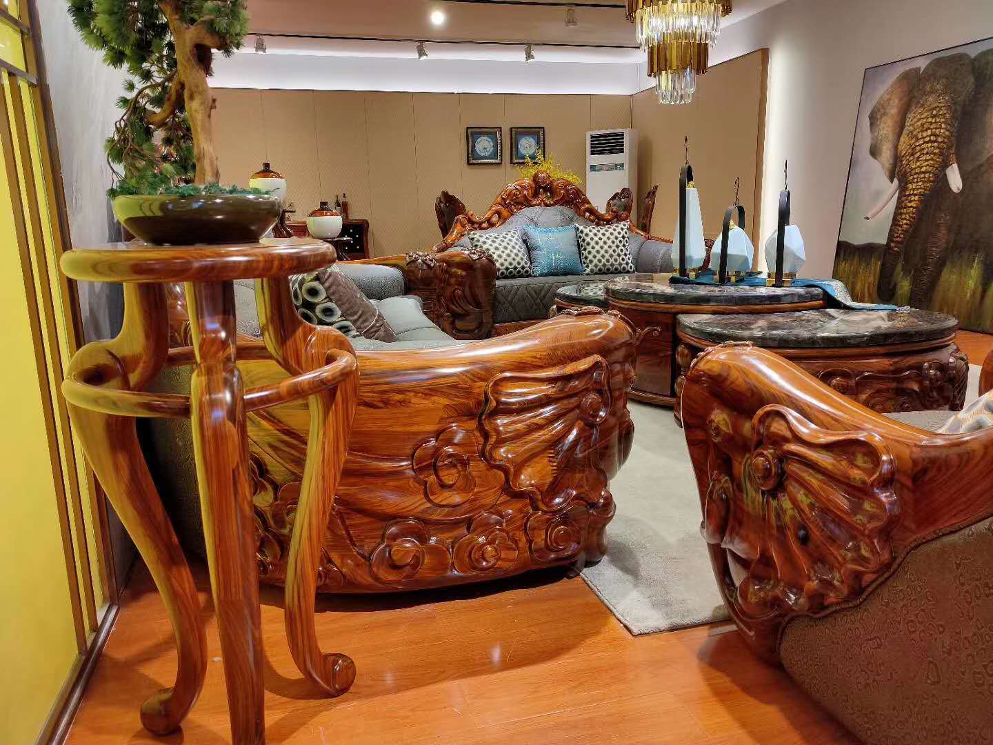 战盾住宅家具工厂规模宏大,线下体验感受真材实料