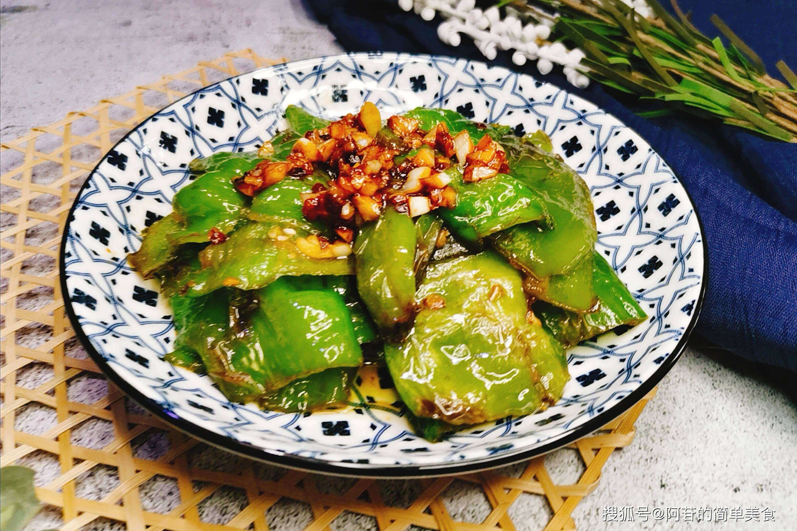 下飯的食物千千萬,但是食材簡單,做法也簡單的非虎皮辣子莫屬.