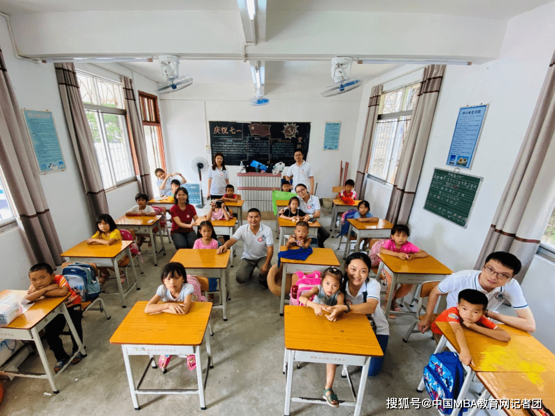 精准扶贫爱心无价暨肇庆市封开县平凤镇蟠龙小学爱心助学工程竣工验收