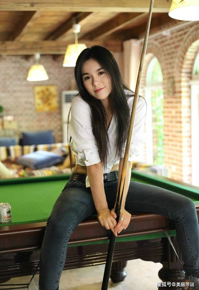 时尚霸气美女王欣然白衬衫帅气清纯唯美写真