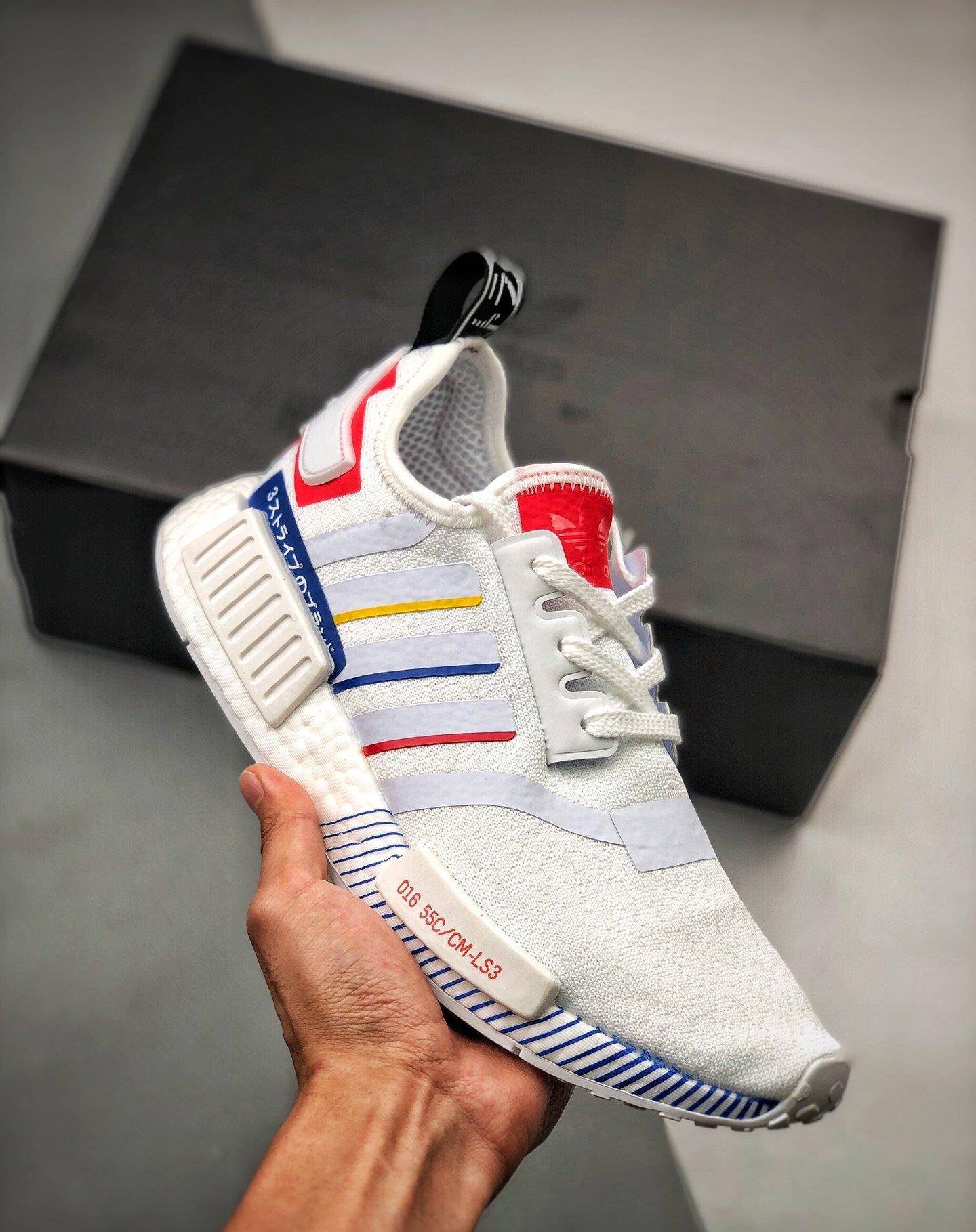 原創單調白鞋面配合彩虹點綴,adidas nmd r1白彩虹開箱測評!