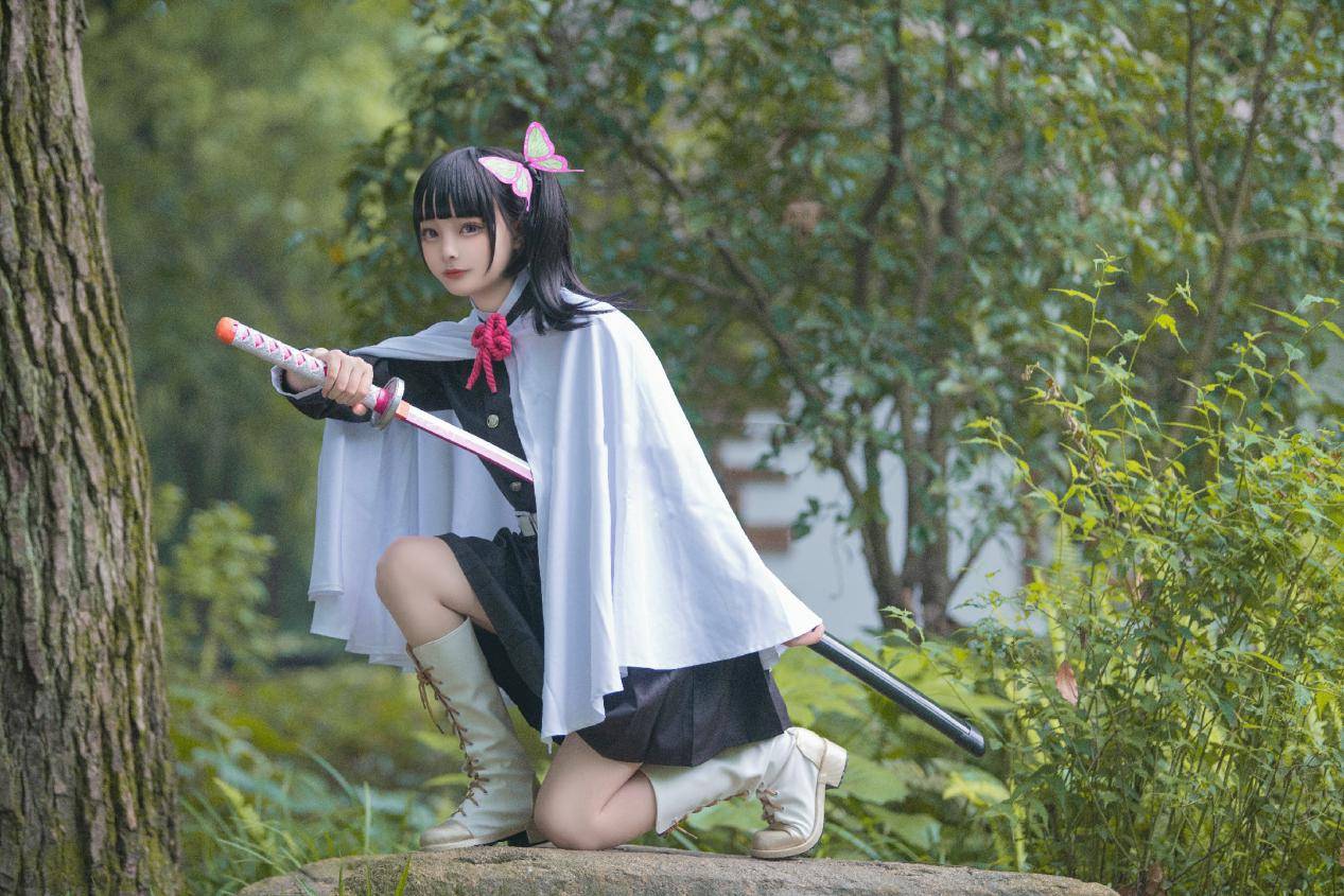 鬼灭之刃香奈乎cos来看看是不是不一样的三无少女呢