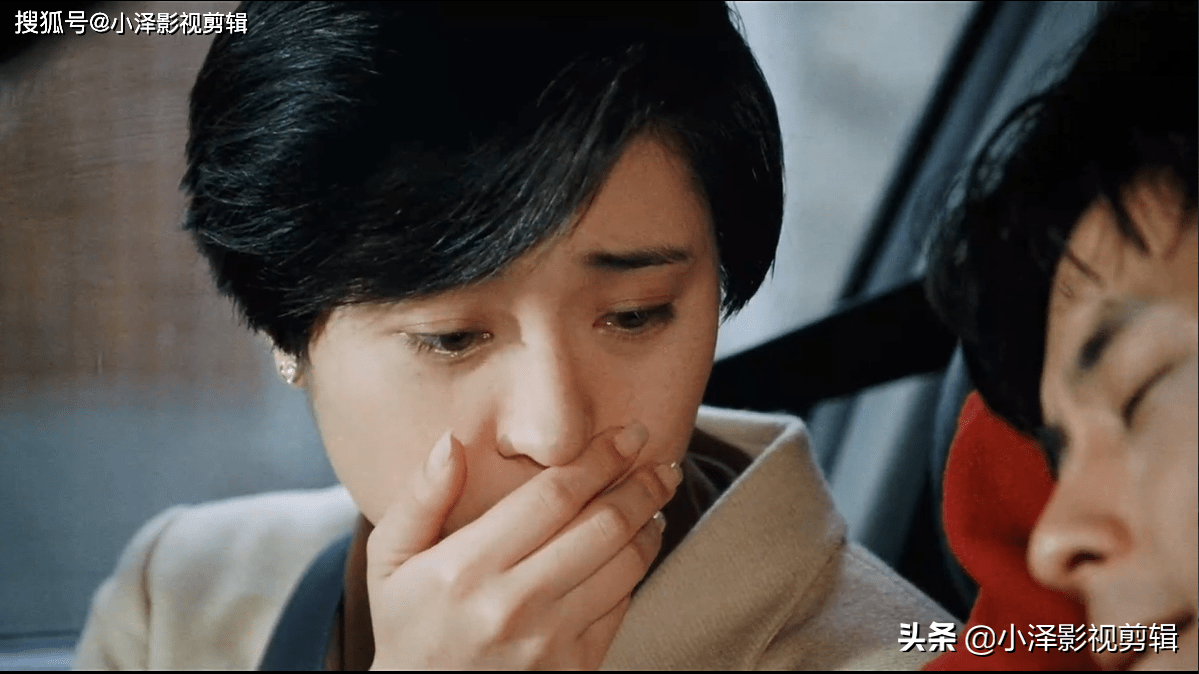 直到1993年,王杰在拍摄mv的时候跟台湾名模莫绮雯相识,他俩很快坠入