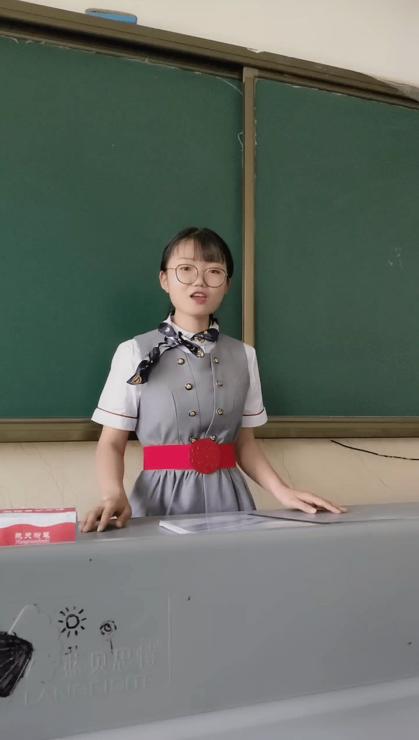 我要是有这么漂亮的女老师一定可以考清华北大