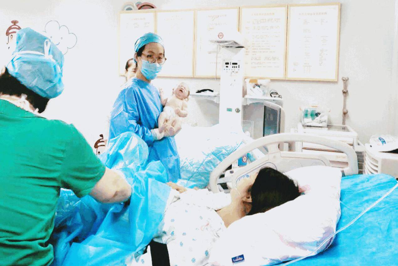 原创为何孕妈进了产房都感到很冷?原来是这三个原因,医生不会告诉你