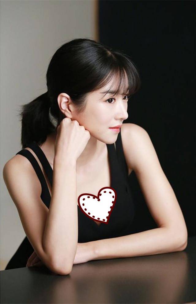 原创徐睿知22吋蚂蚁腰上热搜,网友:看到她的牛奶肌更不淡定