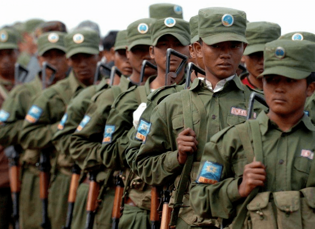 原创缅甸史上最大矿难,一条人命2500元:滴血的翡翠和疯狂的挖玉人