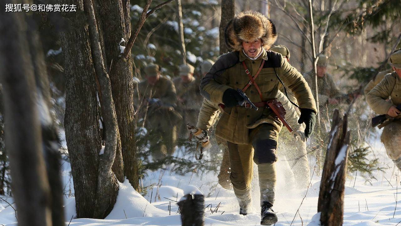 杨子荣戴礼帽穿黑棉袄,家人背黑锅,母亲到死不知戏