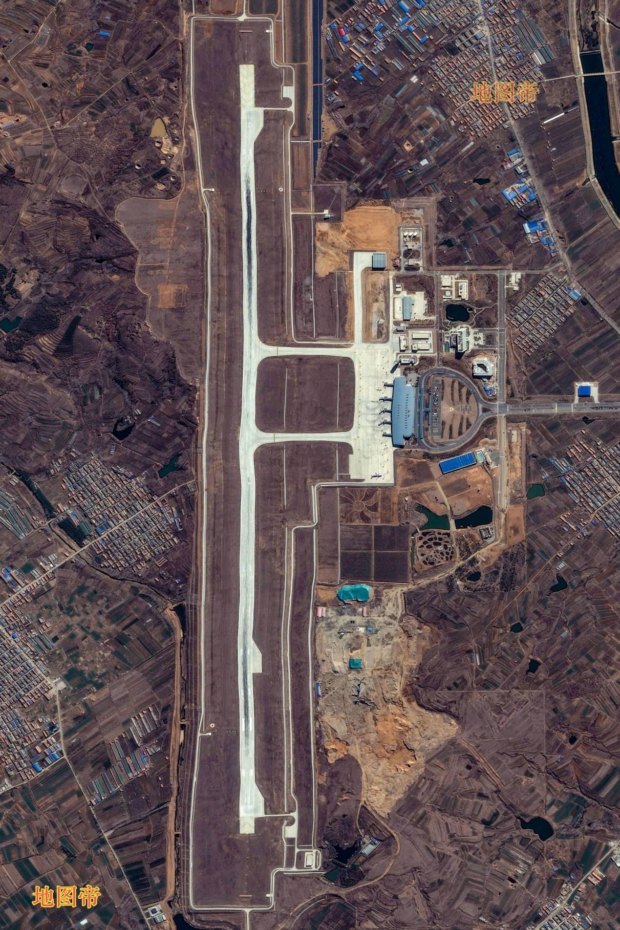 威海国际机场为4d级民用机场,有航站楼一座,面积约1.