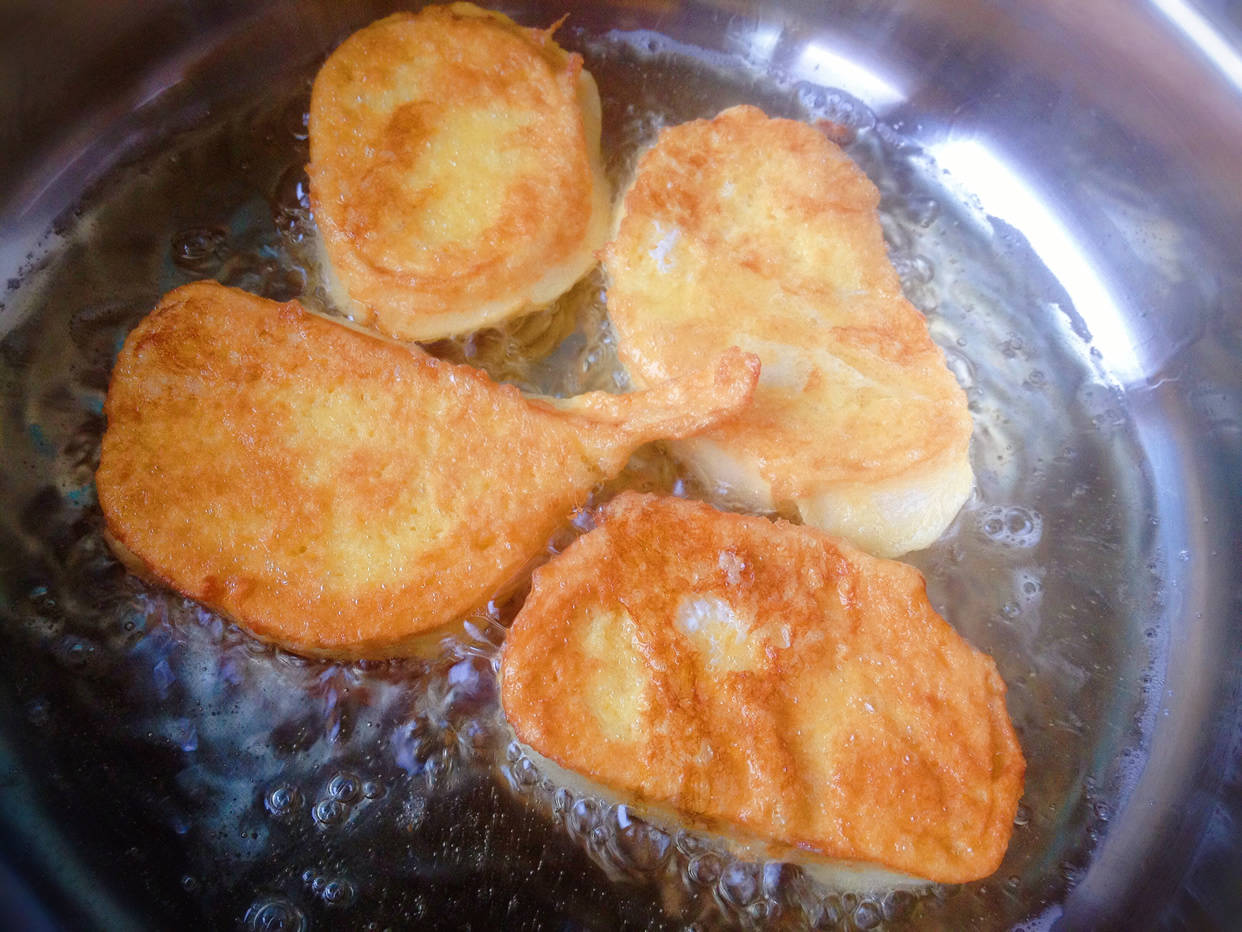 2个馒头2个鸡蛋,5分钟煎一盘,满满的儿时味道,家里小孩超爱吃