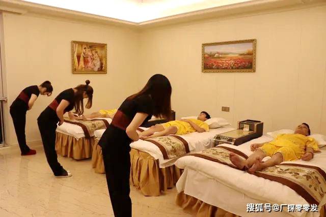 年轻女孩不愿进工厂,宁愿做足浴技师,这是为什么?