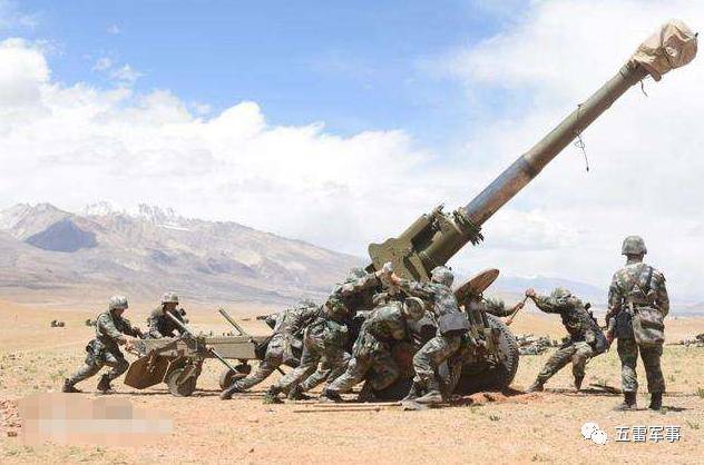 以国内最常见的96式122毫米榴弹炮为例,虽然全重只有3.