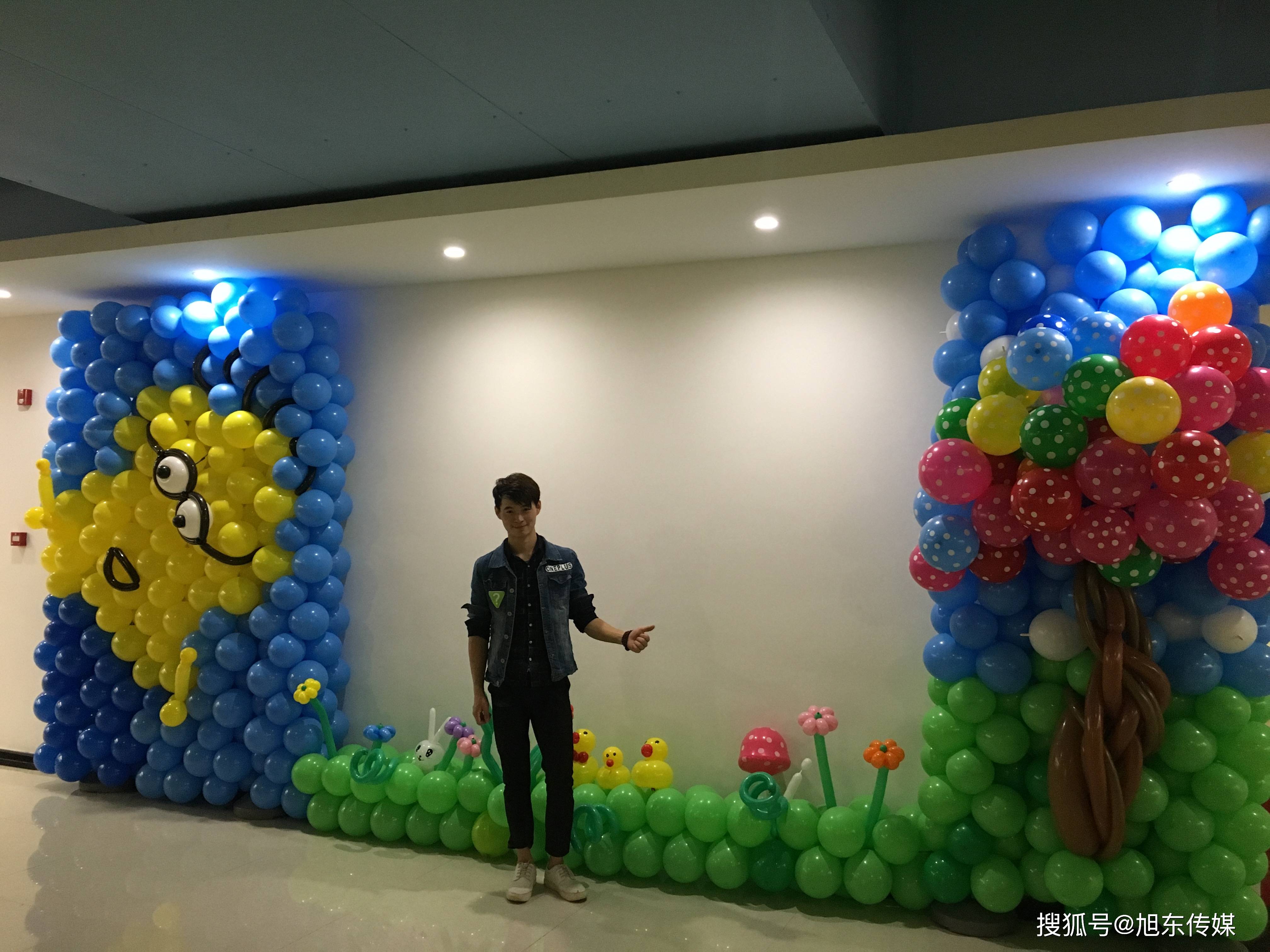 1,网红kt板塞球制作(热熔枪 卡纸)2,旋转木马制作及场景应用3,鲜花和