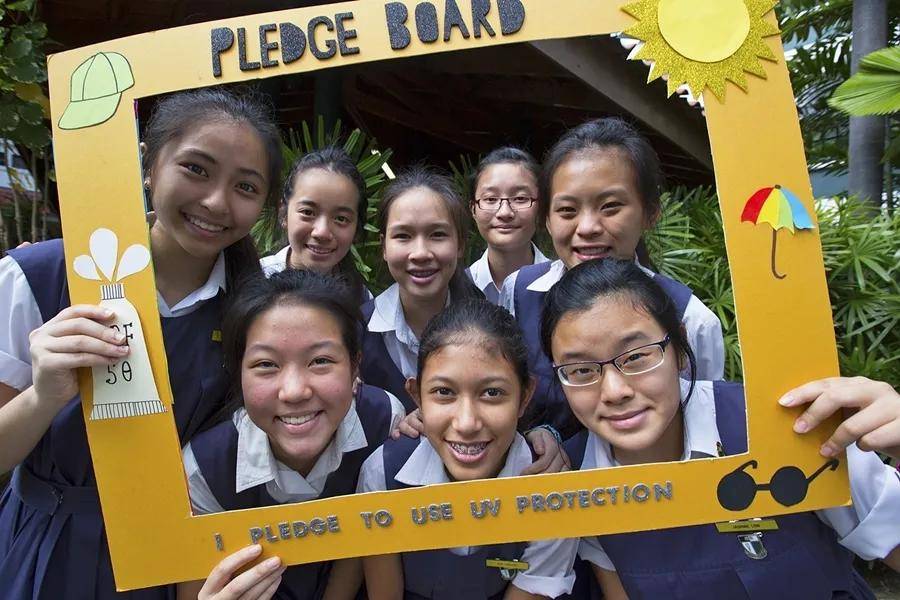 新加坡国际学校校服图片