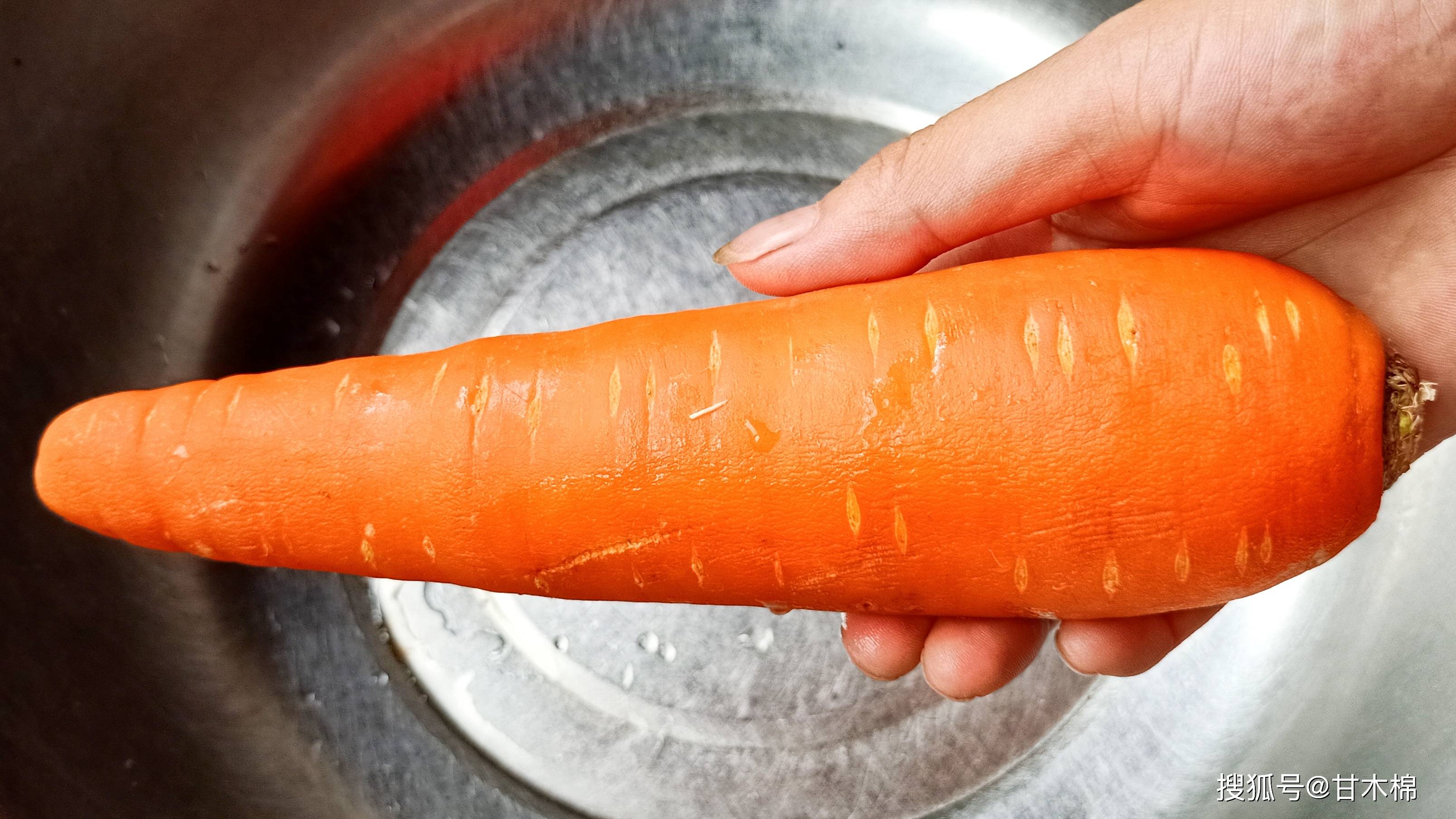 10分钟做好早餐饼,1根胡萝卜加1碗面粉,不用粘手就能搞定
