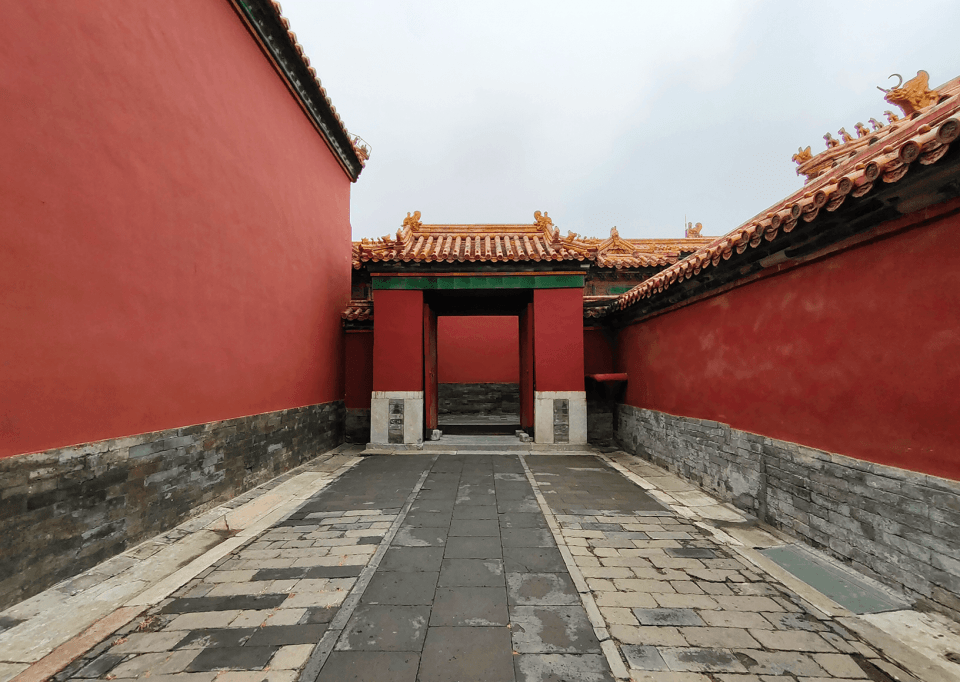 看过落雪后,你看过下雨时的故宫吗?游客:就是因为下雨才来