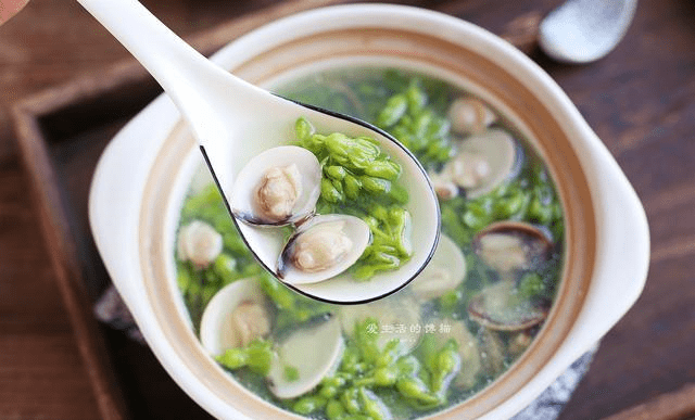 清甜清香的百里香白螺汤就煮好了,春季这汤要常喝,因为它能清肝明目