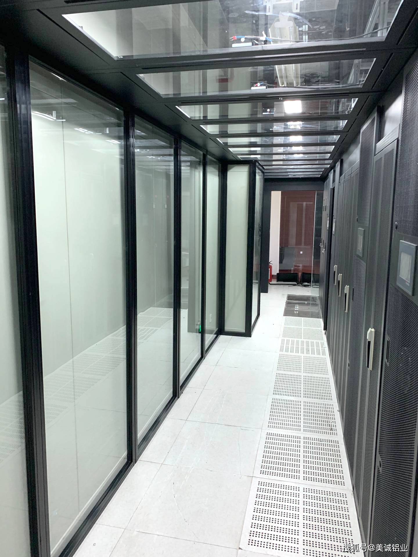 电机房里的隔断