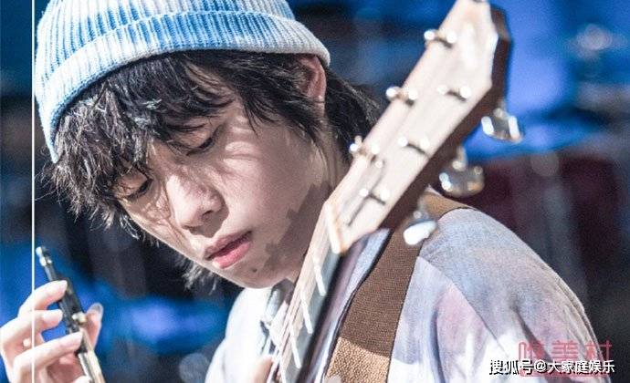 王江元,是《明日之子4》中的一名学员,年龄不大