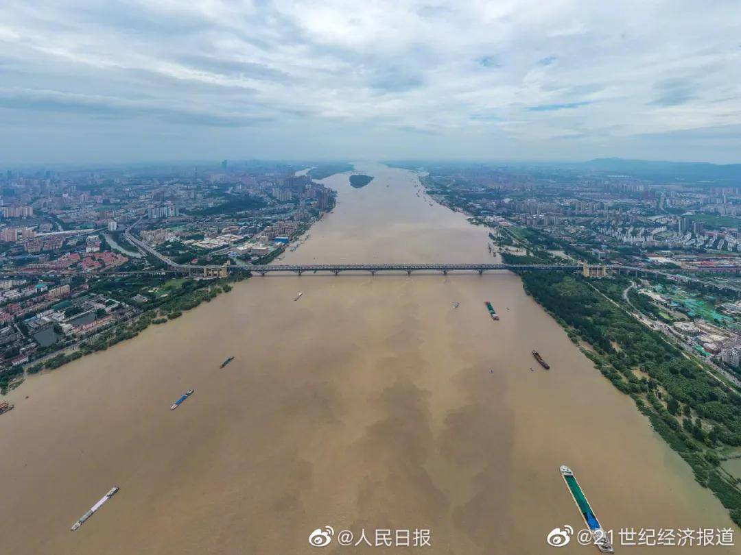 洪峰提前通过武汉长江下游多地开闸分洪