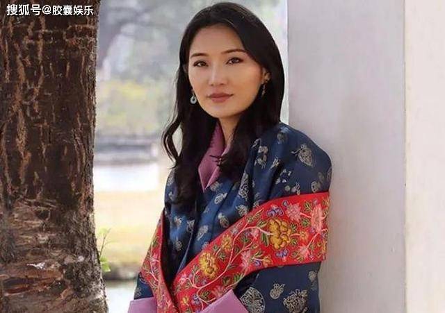 原创佩玛王后为报复国王不忠,与王太后合影也冷漠,最终害的只是自己