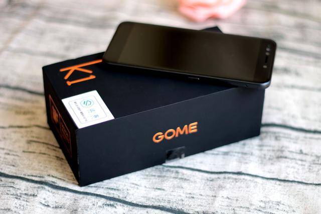 2英寸的1080p屏幕,搭载联发科p20处理器,并号称拿了"if国际设计大奖"