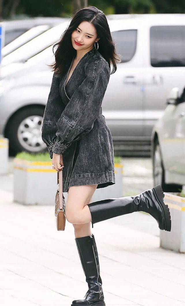 原创南韩腿精宣美晒照西装配短裤秀大长腿不愧是女团代表身材