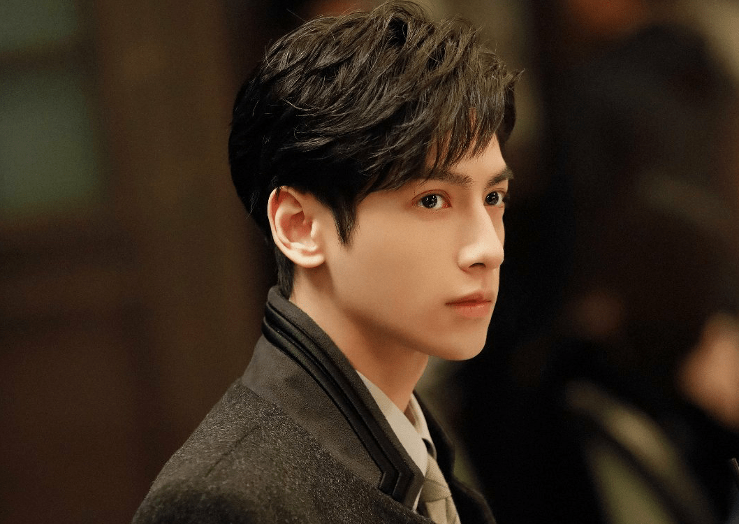 原创《半是蜜糖半是伤》还没有播出,罗云熙霸道总裁,爱上女下属白鹿!